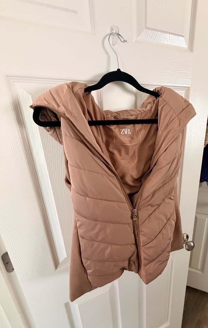 Zara Hooded Puffer Vest Size L Beige Quilted Sleeveless
